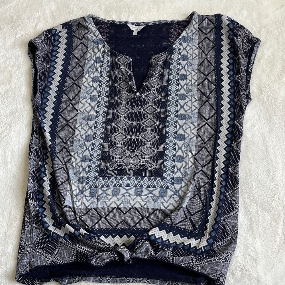 Lucky Brand Navy Blue and White Patterned Short Sleeve Blouse
